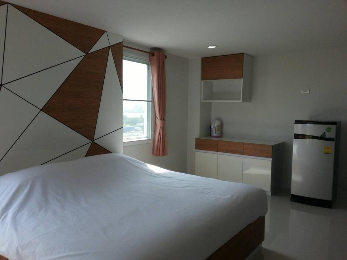 Aparthotel The Seasons à Pathum Thani Extérieur photo