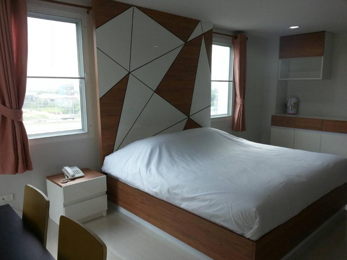 Aparthotel The Seasons à Pathum Thani Extérieur photo