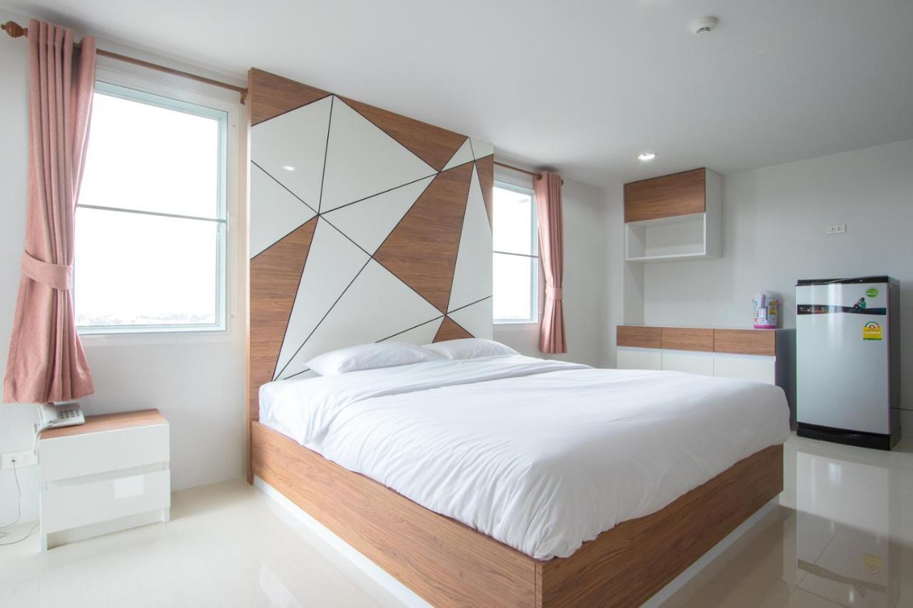 Aparthotel The Seasons à Pathum Thani Extérieur photo